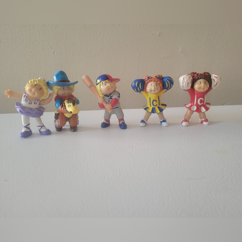 Vintage Cabbage Patch Kids figures